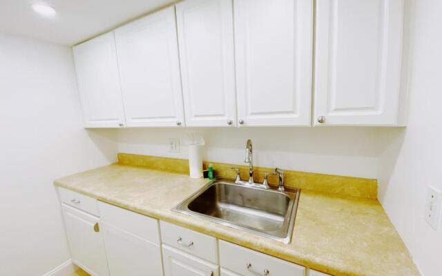 Bayview Regency Apartments By Lowkl