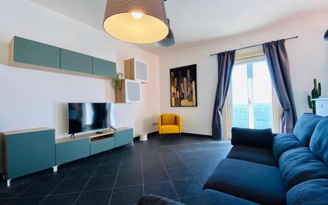 Sea View Apartment 5 mt from the beach