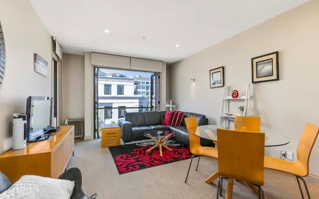 Enormous One Bedroom Beauty In Cbd! Free Parking