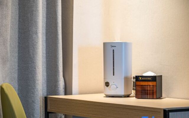 Rezen Select Hotel (Chaka Salt Lake)