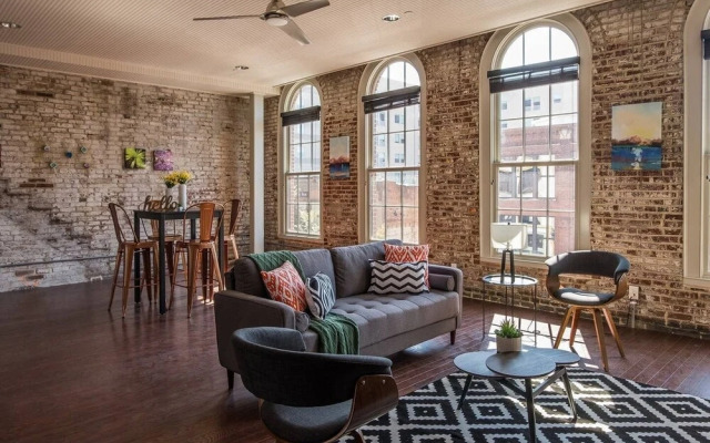 FRONTDESK 111 W Main St Apts Downtown Louisville