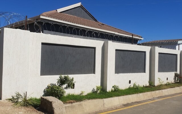 Thetsane Apartments