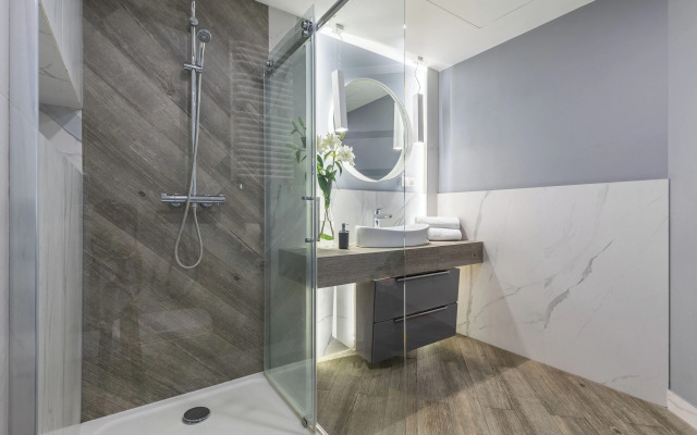 Luxury Apartments Just In Center