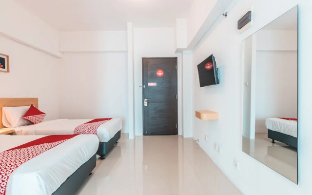 OYO Flagship 1170 The Habitat Karawaci