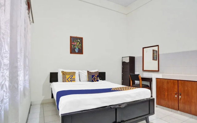 SPOT ON 90539 Taman Borobudur Guest House Syariah