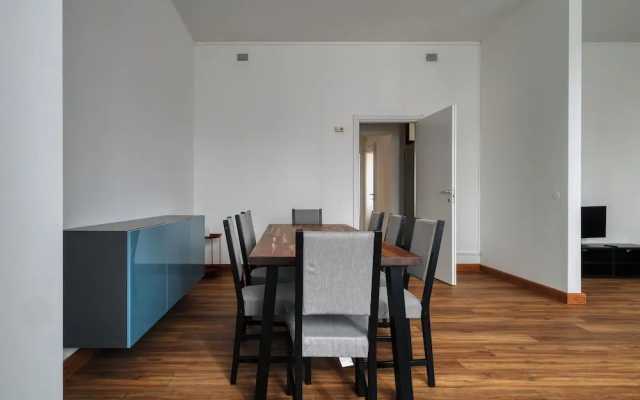 JOIVY Welcoming 3BR Flat in Milan Centre
