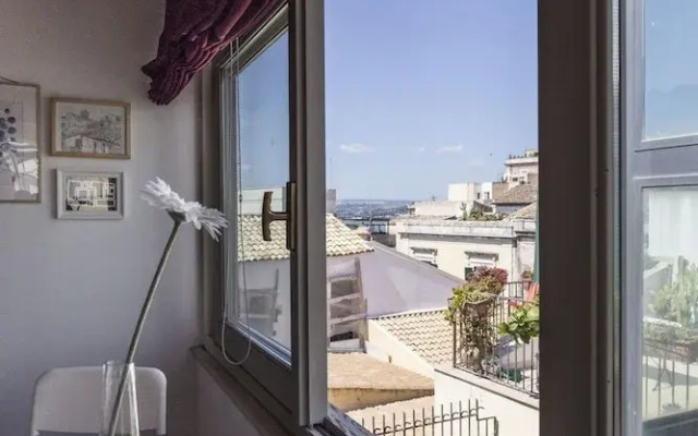 Salomone Apartment 13 With Terrace by Wonderful Italy