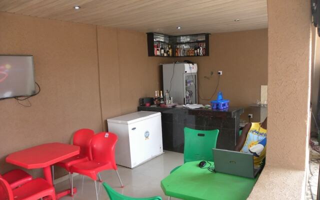 Grandy Suites Hotel