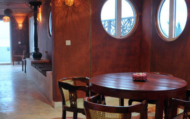 Mamas Coral Beach Hotel & Restaurant