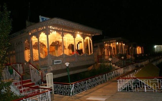 Shahbaaz Group of Houseboats