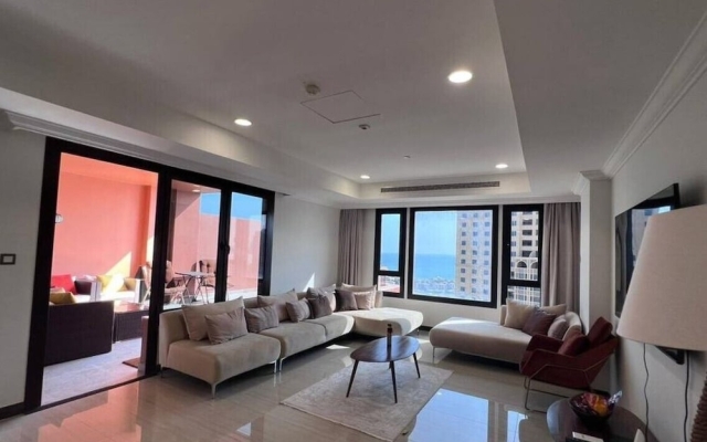 Stunning View of The Pearl