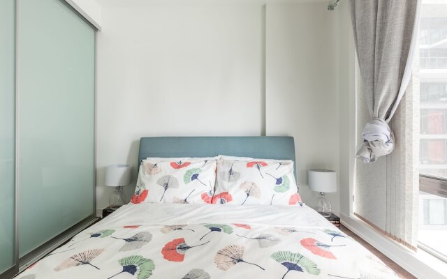 Stylish and Bright 1BR Condo King West