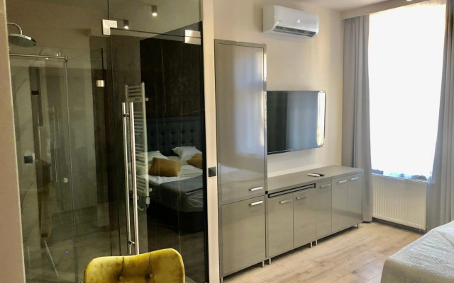 Silver Dawn Apartments