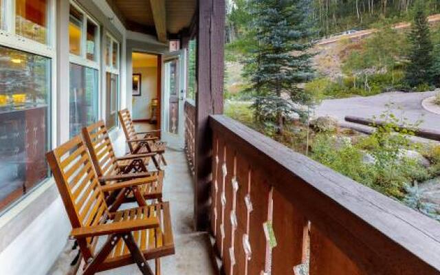 Eagle Springs East 207: Resting Moose Suite