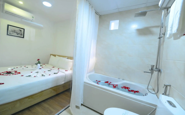 Blue Hanoi Inn Luxury Hotel