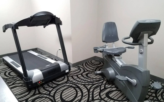 Okoboji Inn & Suites