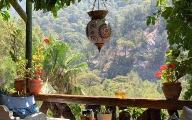 Turan Hill Lounge Hotel