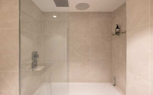 Contemporary One Bedroom Apartment - Borough