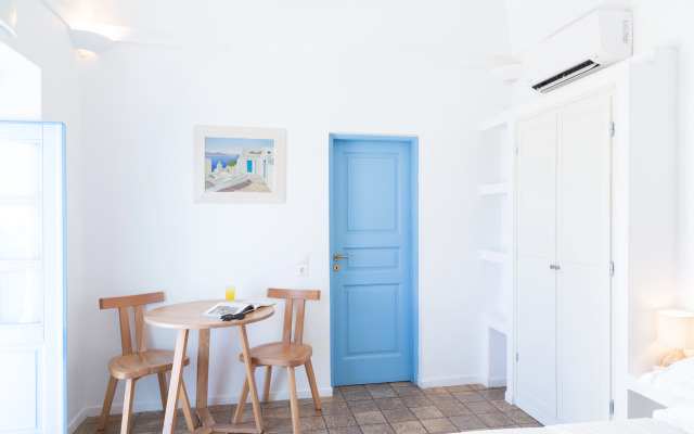 Pantelia Suites