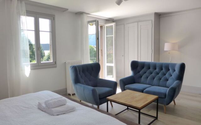 Henrys Apartment 300