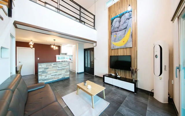 Pohang Couple Stone Pension