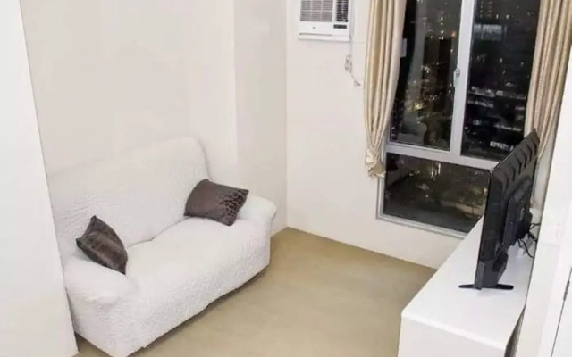 21 Flr Highrise And Seaview Near Ayala