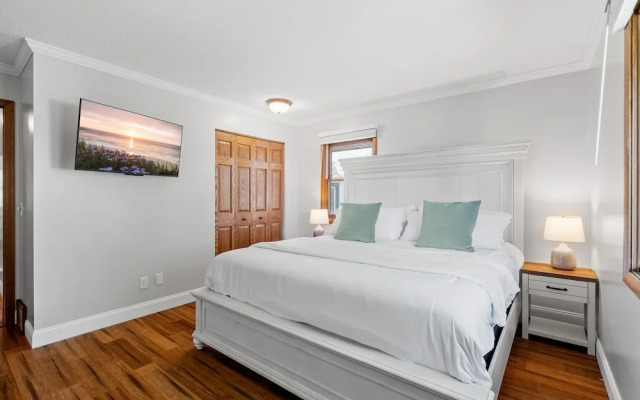 Crystal Lake Clubhouse