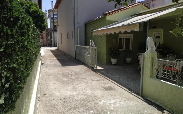 Linda's house