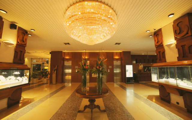 Carlton Hotel