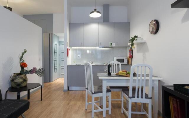 2 Comfortable Stunning Flats - City Center