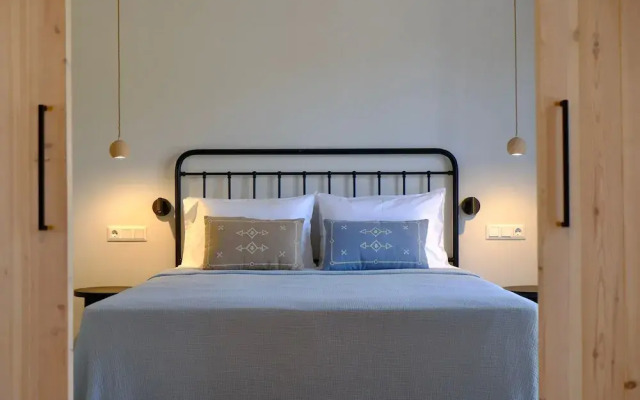 Evia Bay Suites & Retreats