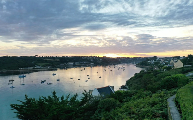 Superb sea View / Private Beach Access