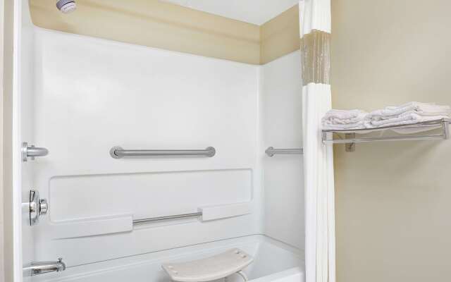 Days Inn by Wyndham Burlington East