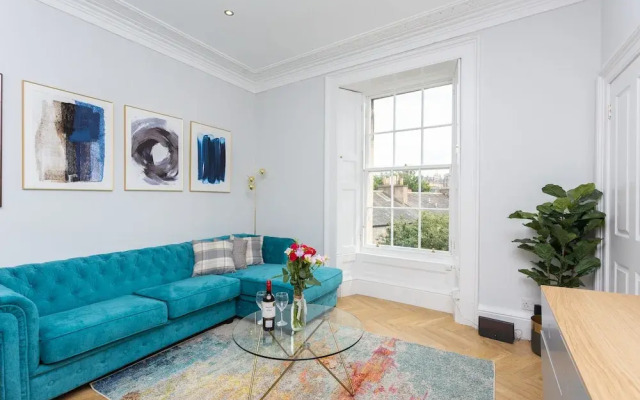 Silver Lining - Luxury New Town Apartment