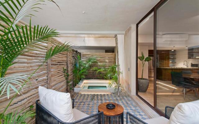 103 Cozy apartment with private terrace 2 br 2 ba