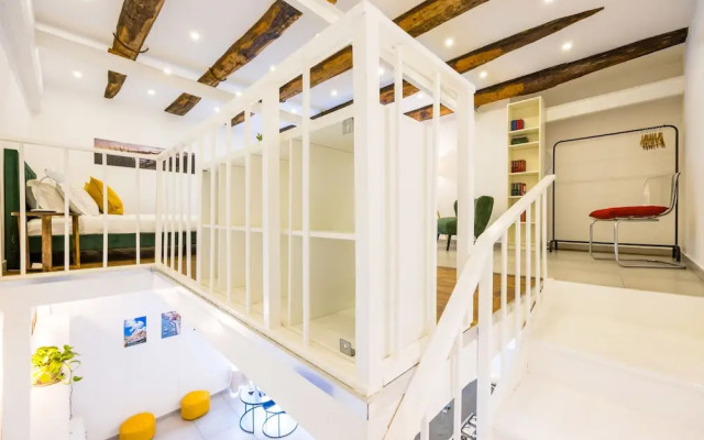 Quartieri Spagnoli Modern Flat by Wonderful Italy