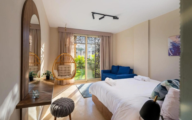 Elegant & Edgy 2 BR w Beach & Pool Mangroovy