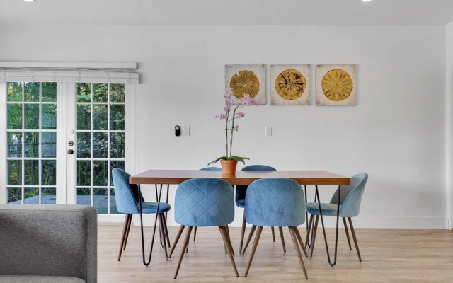 Modern & Fashionable Apartment w/Pool and Garden