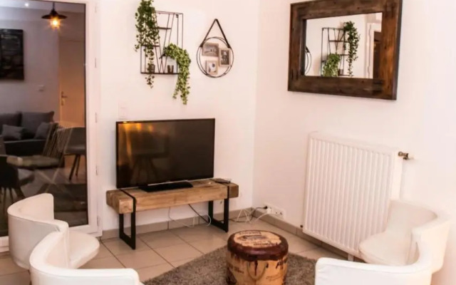 Chic apart terrace garden parking