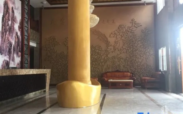 Stone pillars Tiantian Pearl Hotel