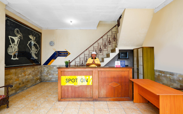 SPOT ON 2011 Hotel Mekar Sari