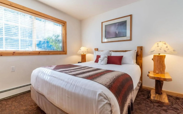 Red Wolf Lakeside Lodge
