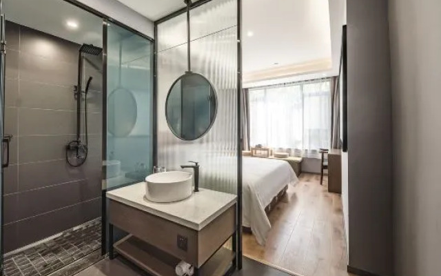 Crossing E-sports Hotel (Wenzhou Fortune Center Wendi Road)