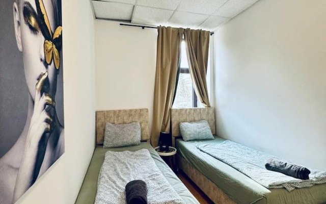 Cozy 2BR Apt Sleeps 6 Direct City Access