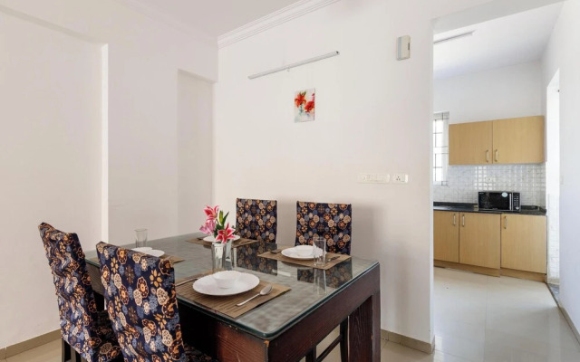 The Crimson Cove15 Min From BLR Palace