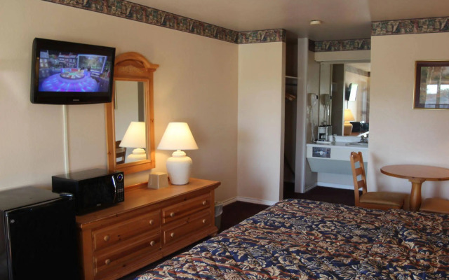 Lakeside Inn & Suites by OYO Mathis I 37