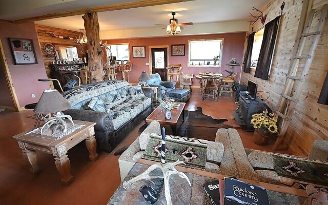 High Lonesome - Three Bedroom Cabin