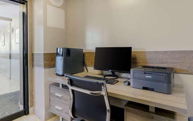 Best Western Plus Brooklyn Bay Hotel