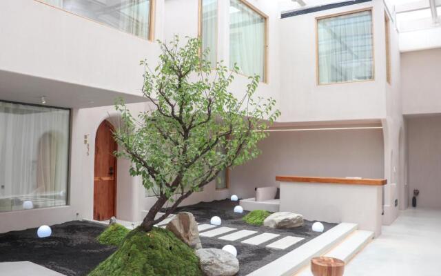 Nayun Xingkongsu Hotel