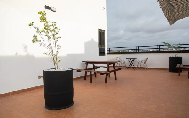 Executive 2-bed Apartment, Santa Maria - Accra